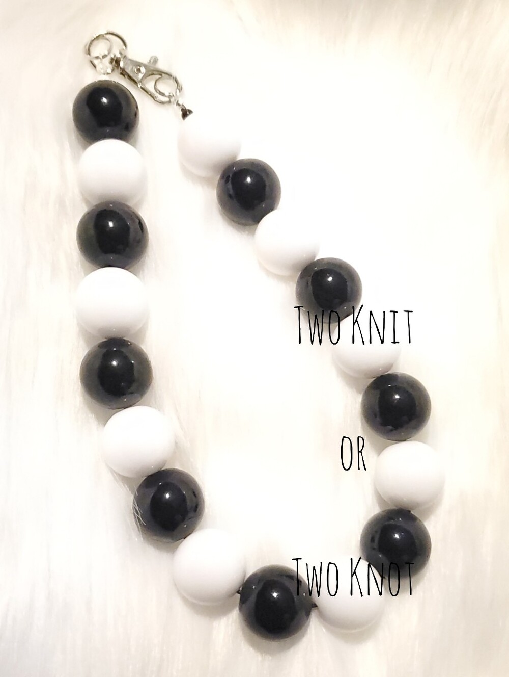 NWT Chunky White And Black Bubblegum Beaded Necklace Solid Color Clip On Jewelry